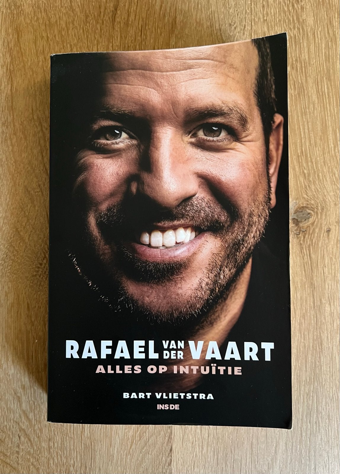 Rafael van der Vaart - Alles op intuïtie, Boeken, Ophalen of Verzenden, Zo goed als nieuw, Sport