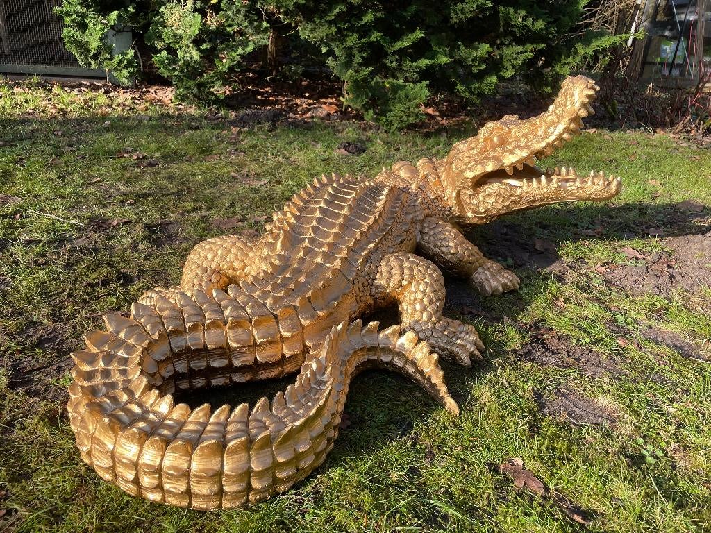 Beeld krokodil goud, tuin, zwembad, vijver, boerderij 125cm, Ophalen, Nieuw, Kunststof, Dierenbeeld