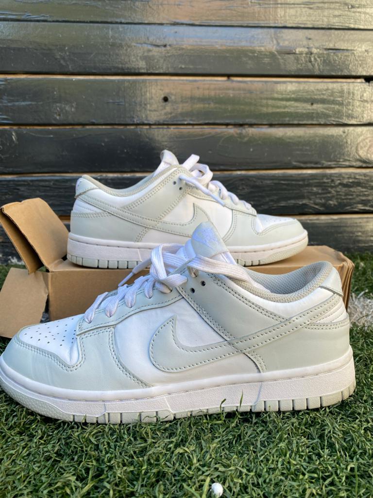 Nike Dunk Low Light Bone, Ophalen of Verzenden, Gedragen, Wit, Sneakers of Gympen