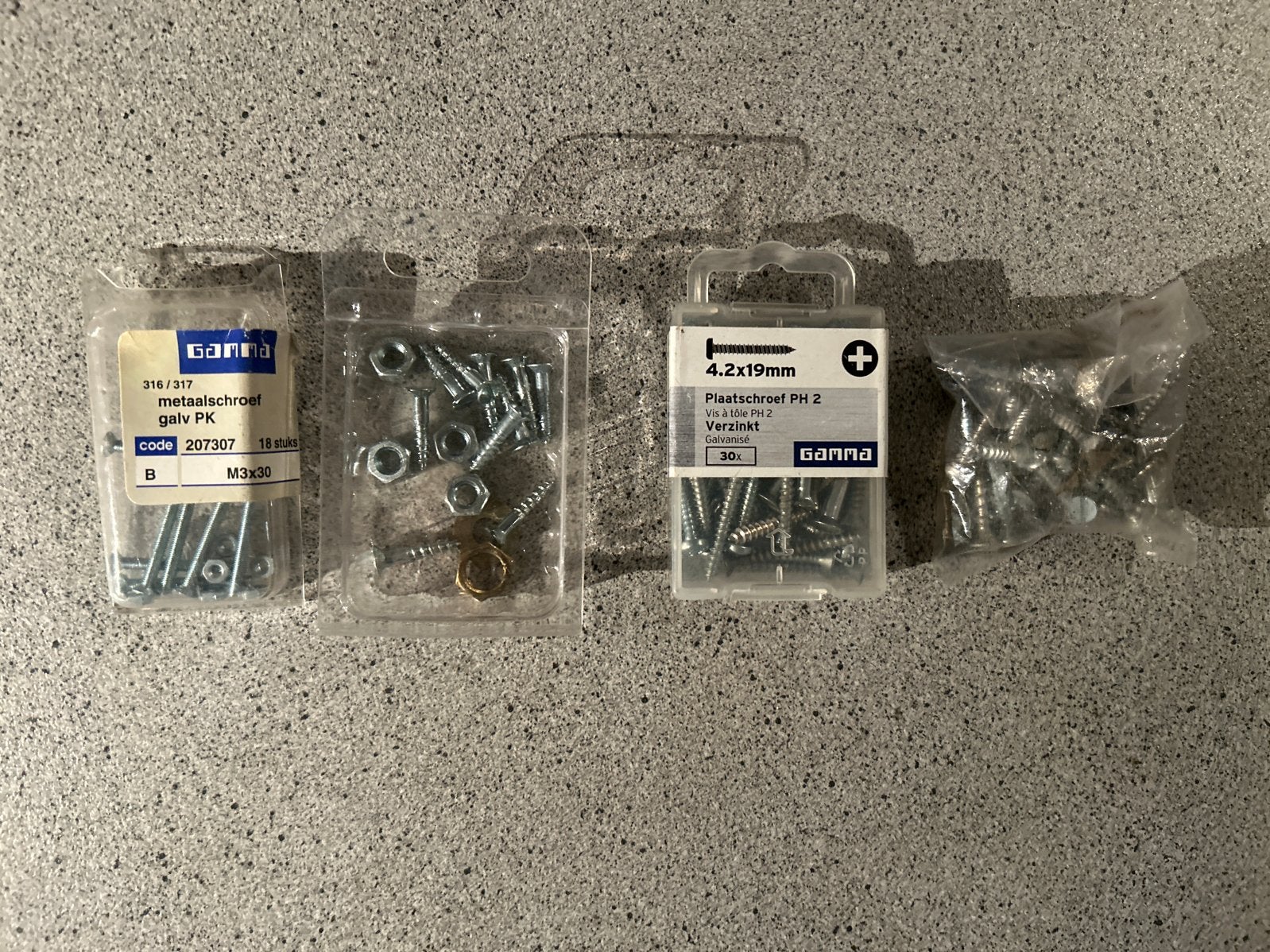 Diverse schroeven, bouten en moeren - Nieuw, Ophalen of Verzenden, Nieuw