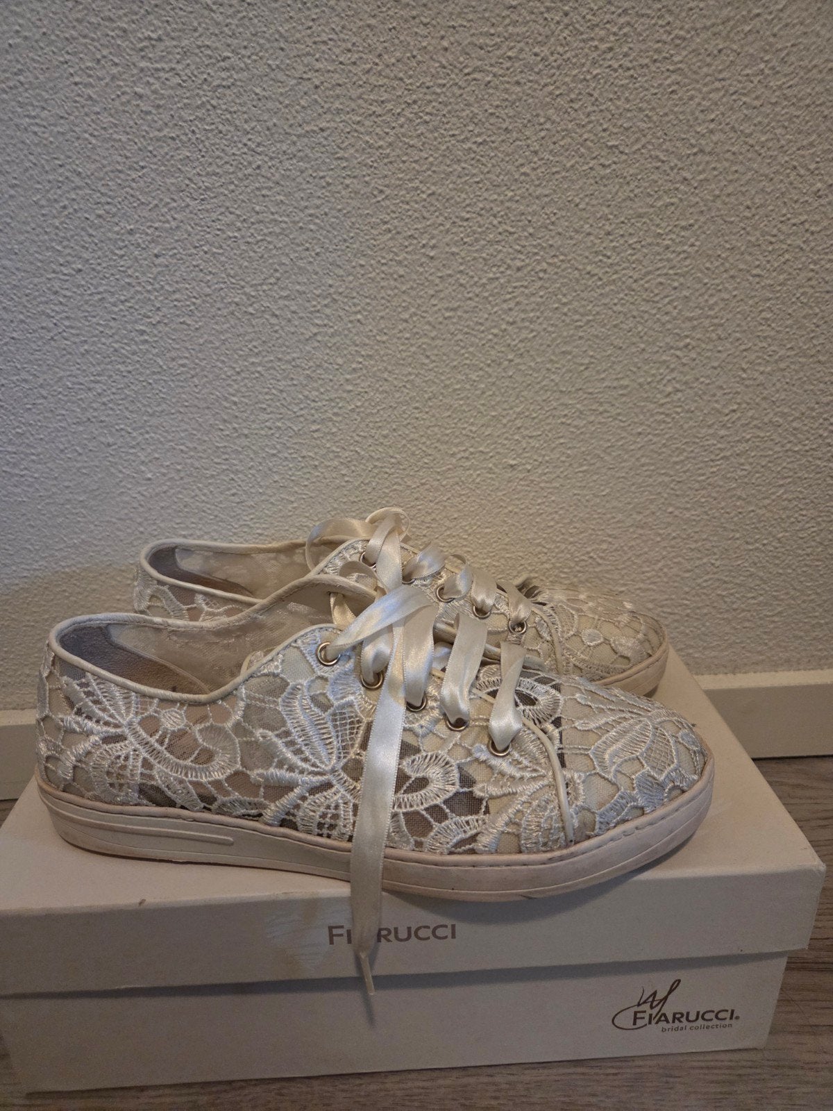 Sneakers / bruidssneakers, Ophalen of Verzenden, Wit, Fiarucci, Sneakers of Gympen