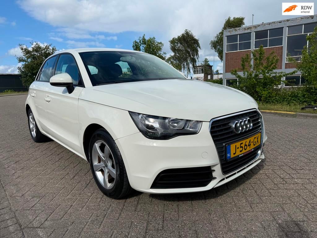Audi A1 Sportback 1.2 TFSI Attraction_AIRCO_5 DEURS_NETTE AU, Euro 5, Zwart, 4 cilinders, 4 stoelen
