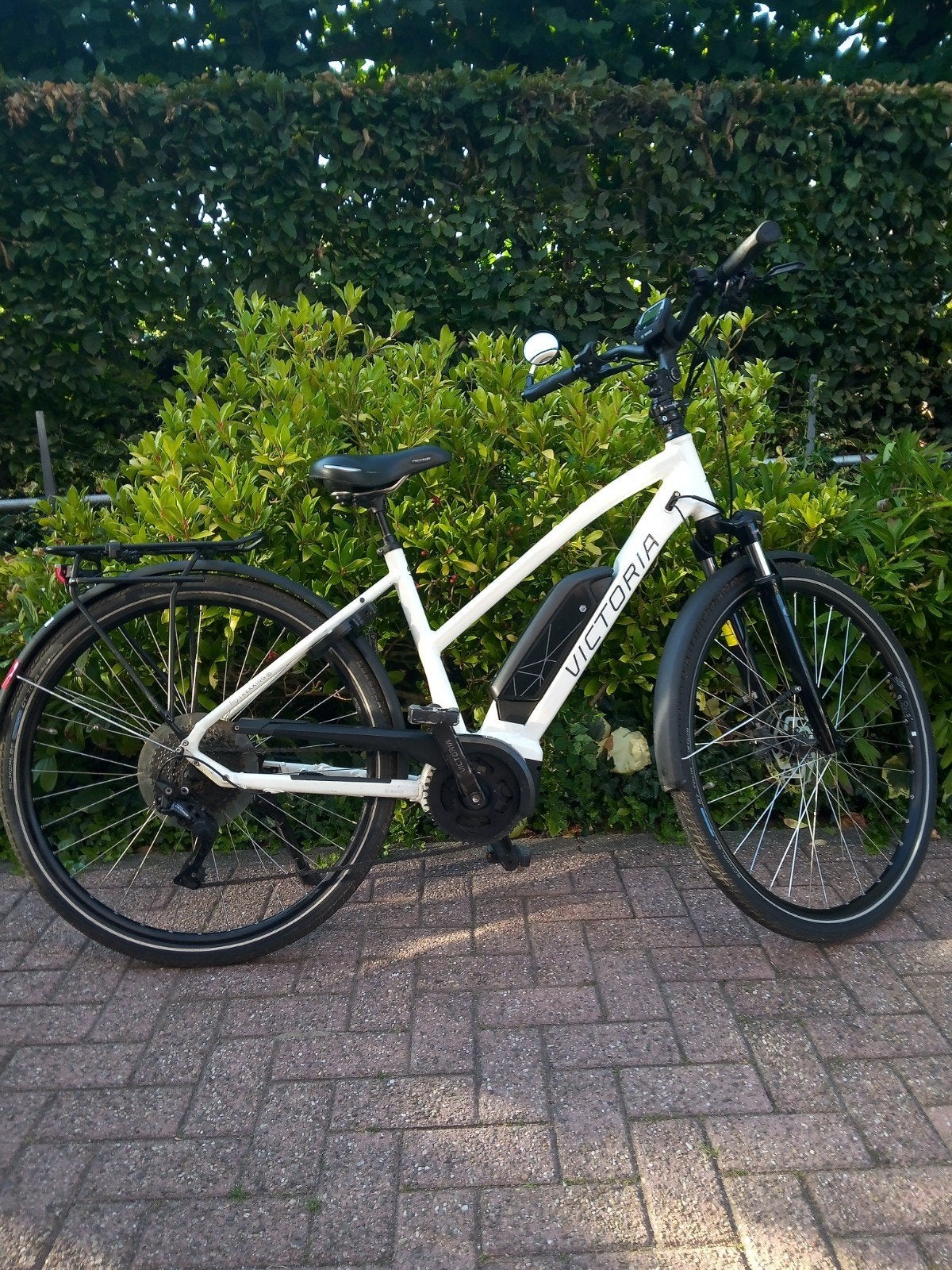 Victoria Trek E-bike 9 versn Shimano BOSCH Middenmotor, Zo goed als nieuw, 47 tot 51 cm, 50 km per accu of meer, Ophalen