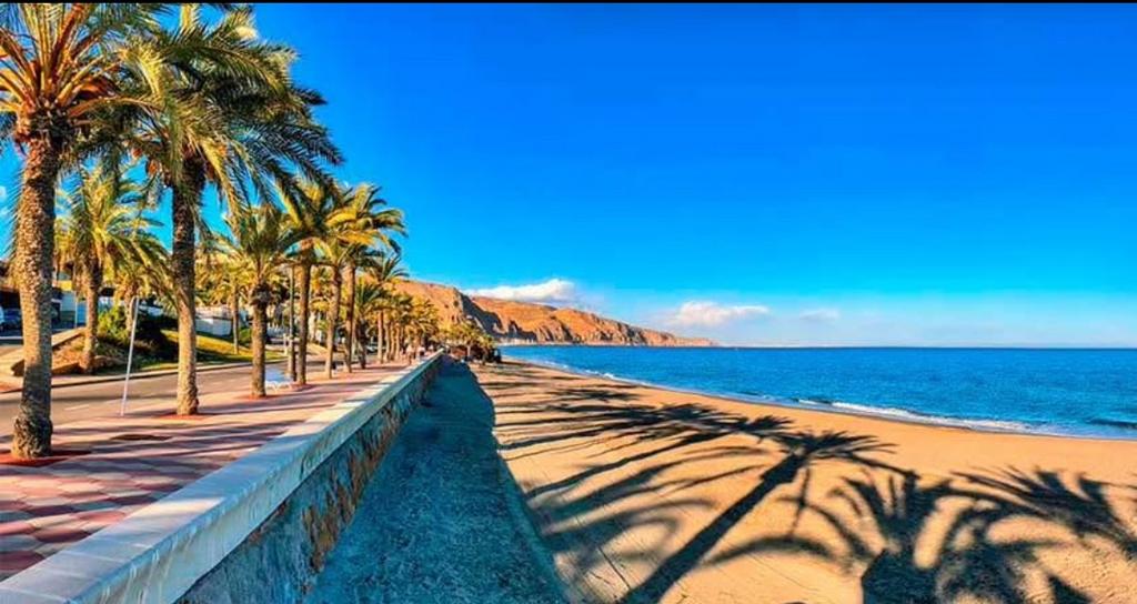 Te huur appartement Roquetas de Mar 200 meter van ee zee
