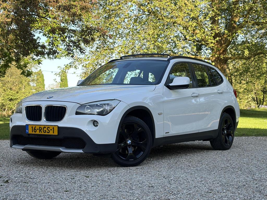 BMW X1 1.8i Automaat, Cruise, Pano, PDC, Navi, Trekhaak, Euro 5, 4 cilinders, 150 pk, Wit