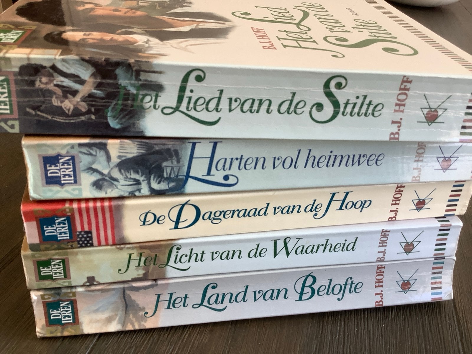 B.J. Hoff - De Ieren serie (5 boeken), Boeken, Ophalen of Verzenden, Zo goed als nieuw, Nederland