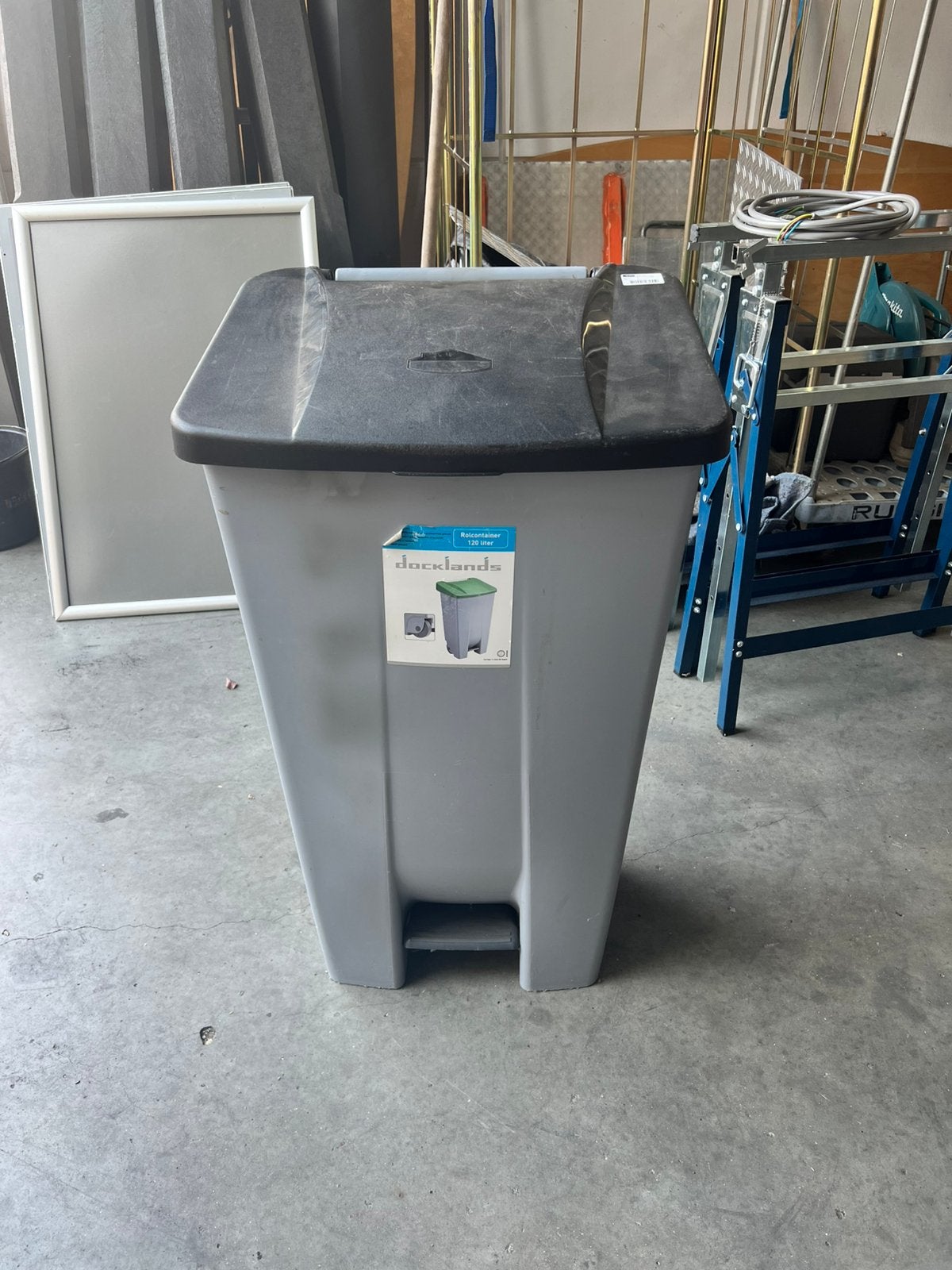 Kleine kliko met pedaal 120 liter, Huis en Inrichting, Woonaccessoires | Prullenbakken, Ophalen, Kunststof, Met pedaal, Zo goed als nieuw