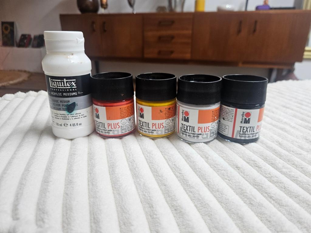 4 potjes textielverf + medium, Ophalen, Zo goed als nieuw