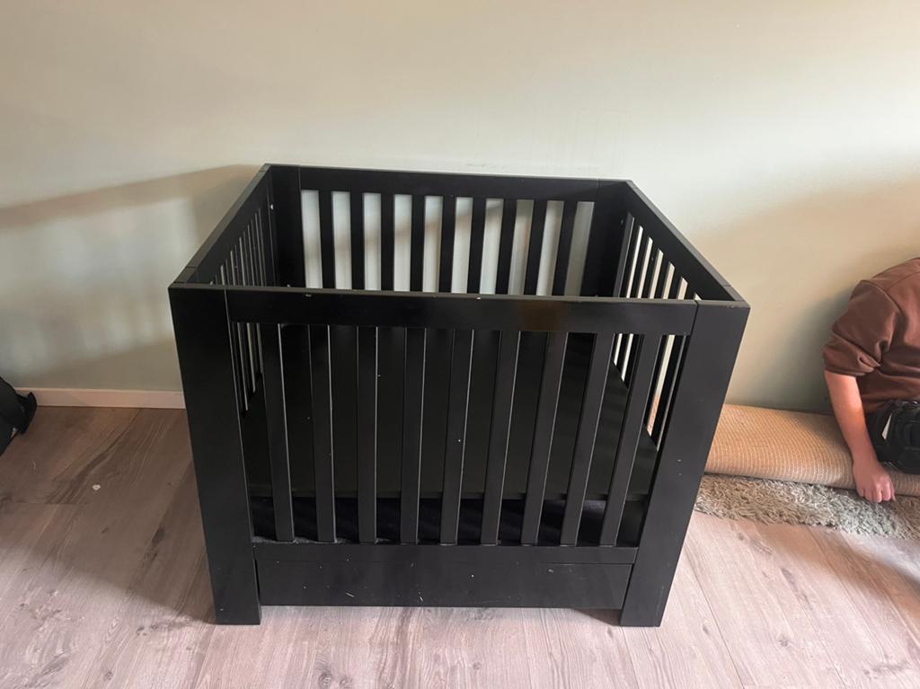 Zwarte box, Ophalen, Gebruikt, Vierkant, In hoogte verstelbaar