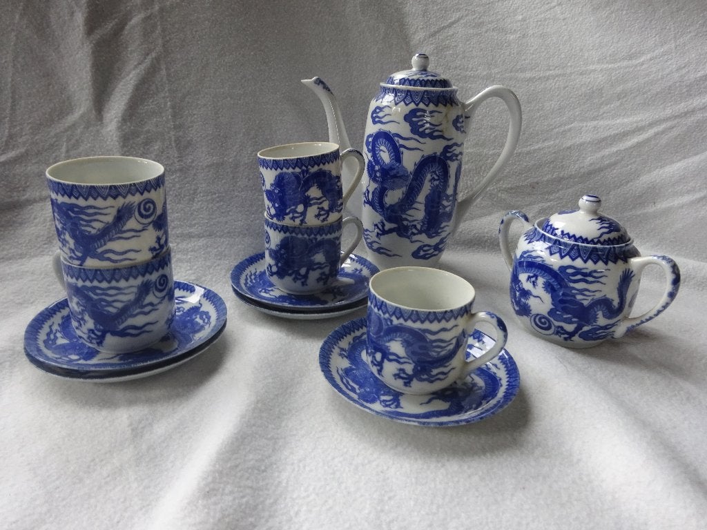 Thee set Delfts blauw met draken. Porcelein., Ophalen of Verzenden, Overige materialen, Overige merken, Overige typen