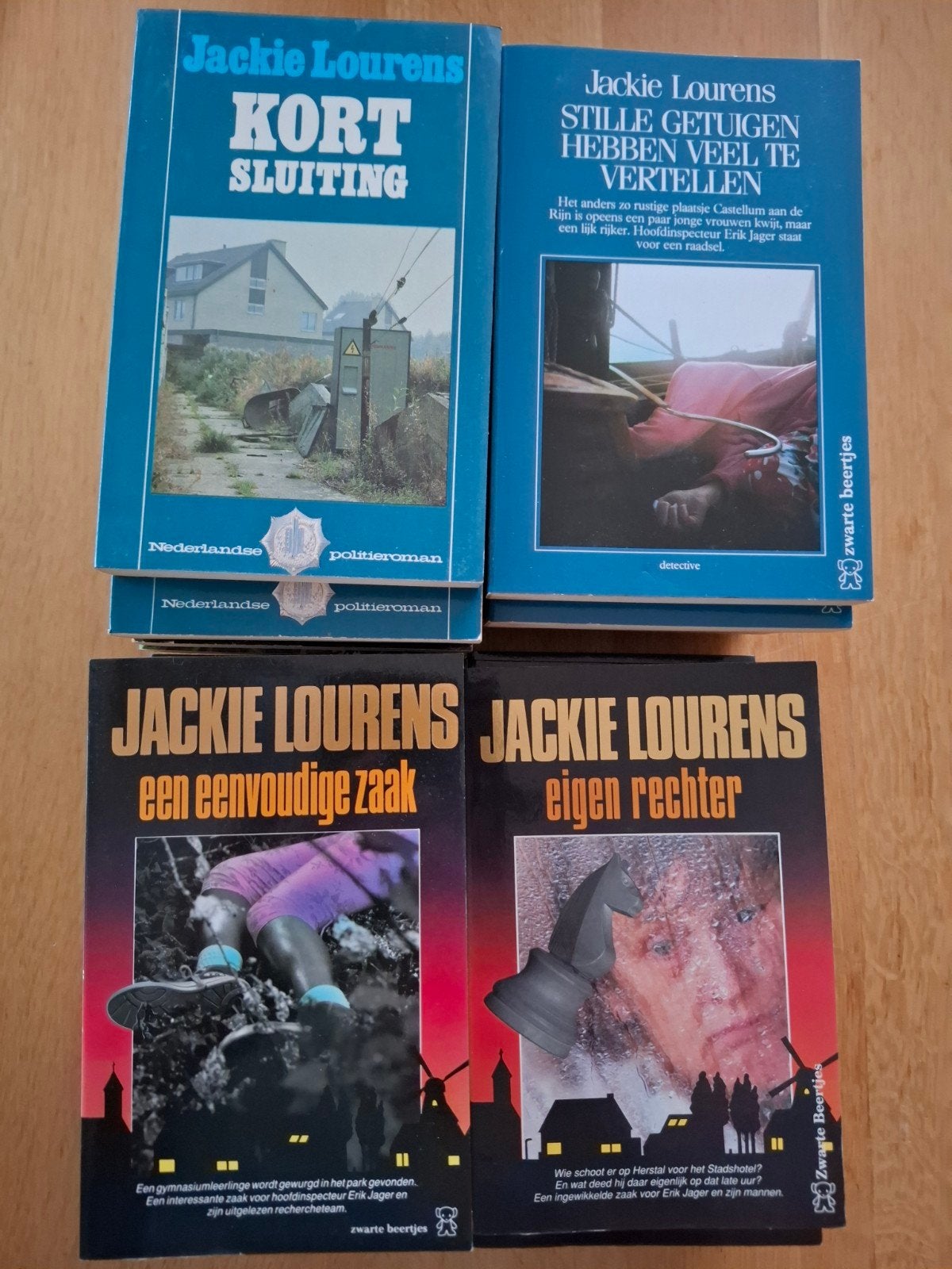 Jackie Lourens - 24 thrillers, Ophalen of Verzenden, Zo goed als nieuw, Jackie Lourens, Nederland