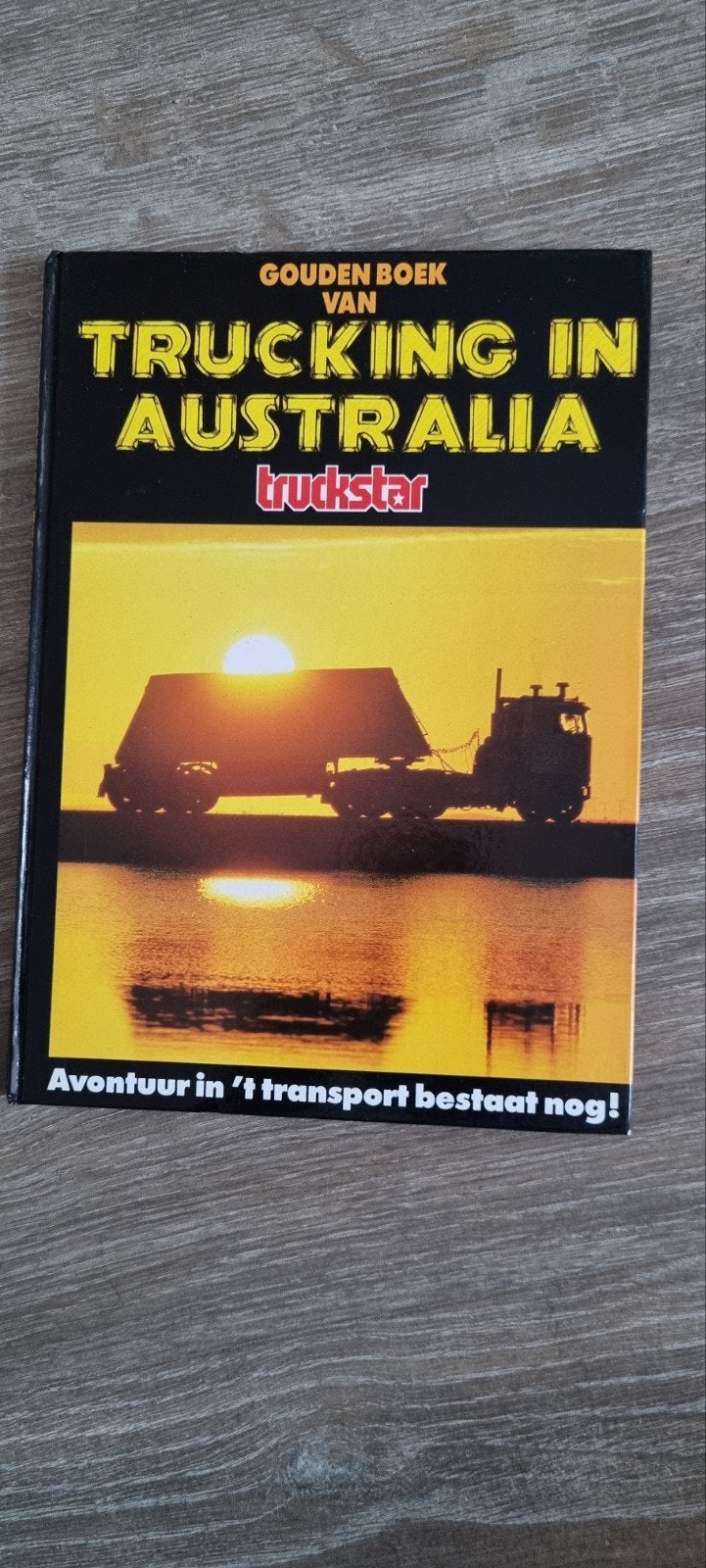 Gouden boek - Trucking in Australia, Ophalen of Verzenden, Nieuw, Vrachtwagen