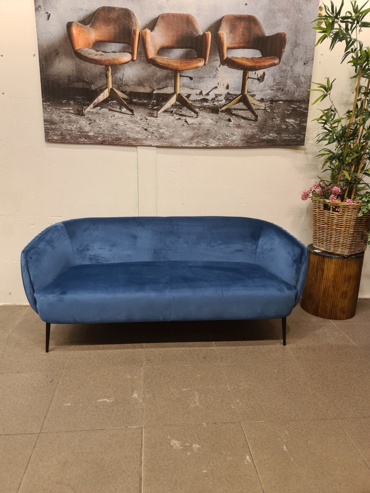 Nieuwe 2zits bank adore velvet blauw mid-century model €395, Ophalen, Vintage, Blauw, .