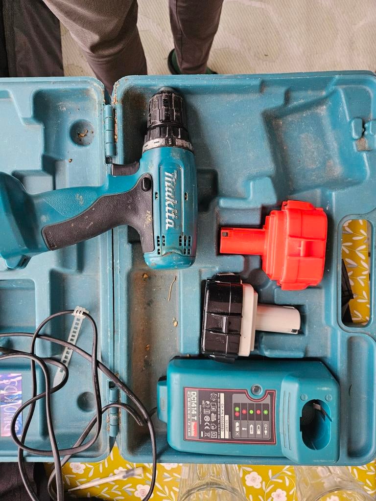 Makita 12V Accu's, Oplader en Koffer (Schroefmachine defect), Ophalen of Verzenden