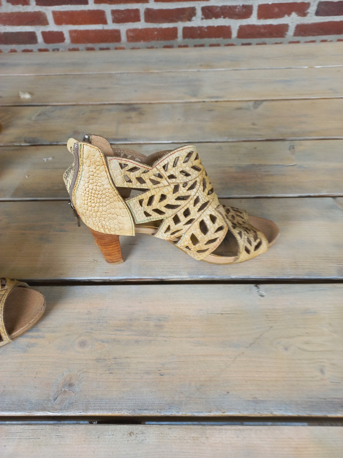 Sandalen maat 38 laura vita, Beige, Zo goed als nieuw, Laura vita, Sandalen of Muiltjes
