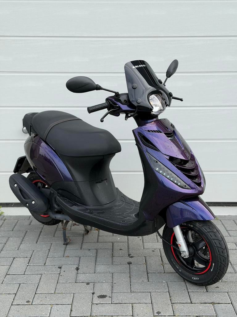 Piaggio zip 50cc e5 2022 brom, Ophalen, Maximaal 45 km/u, Zip, Zo goed als nieuw