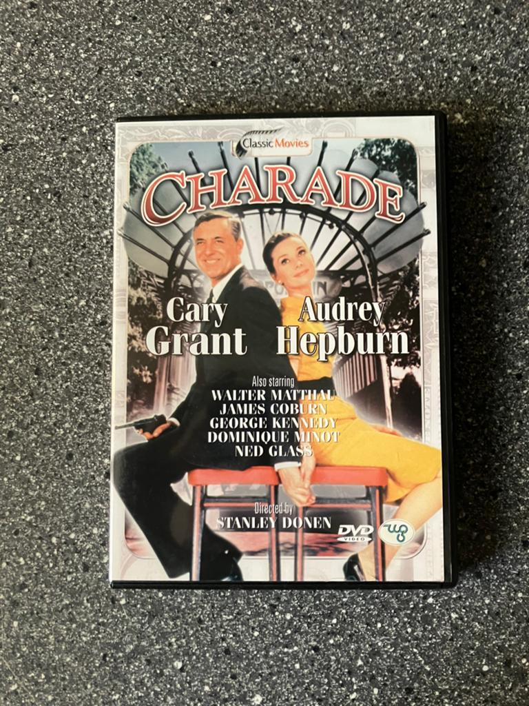 Charade (1963)  Cary Grant, Audrey Hepburn, 1960 tot 1980, Alle leeftijden, Ophalen of Verzenden, Zo goed als nieuw