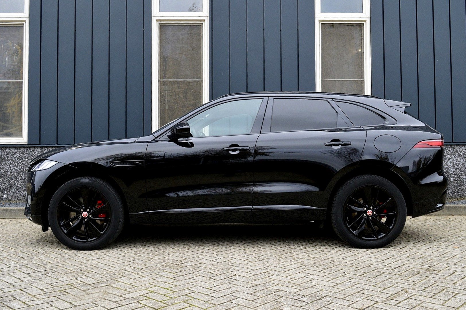 Jaguar F-Pace 2.0 P400e PHEV R-Dynamic Black SOH 95% Rijklaa, Auto's, Jaguar, Automaat, Gebruikt, 4 cilinders, Zwart