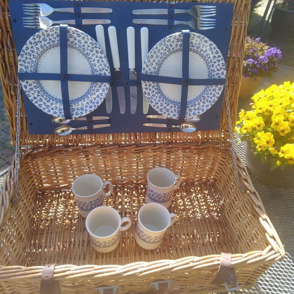 Complete Picknickmand met Servies en Bestek, Ophalen, Gebruikt