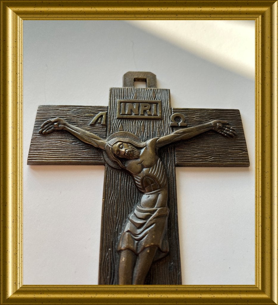 Koperen/ bronzen crucifix kruis : gesigneerd C. Charl., Ophalen of Verzenden