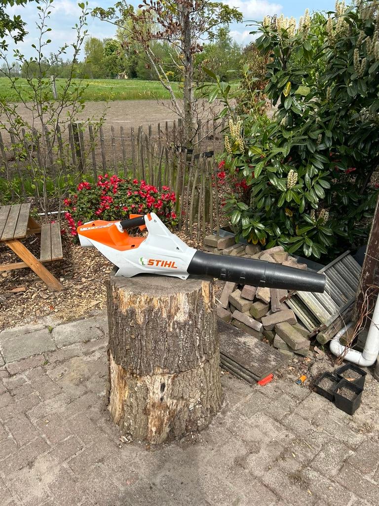 Stihl Bga Bladblazer met ap 300, Ophalen, Zo goed als nieuw, Accu, Handgedragen