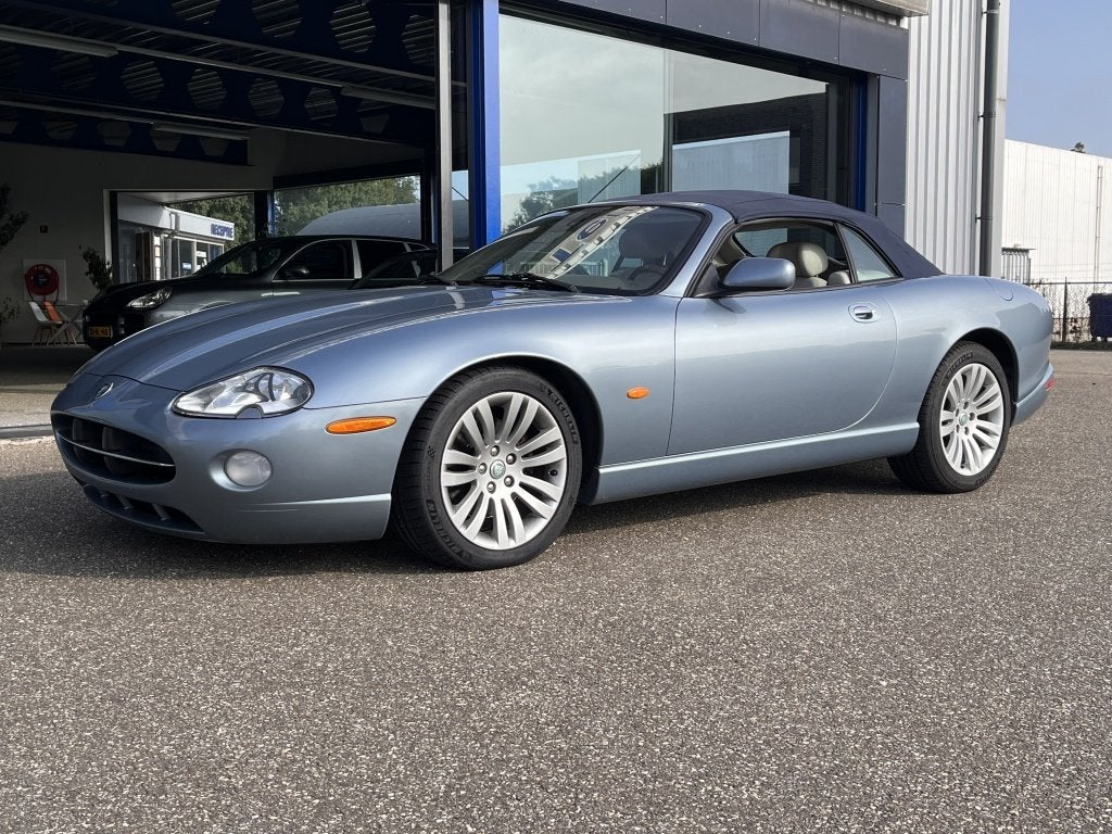Jaguar XK8 4.0 V8 Cabriolet (bj 2005, automaat), Auto's, Automaat, Cabriolet, Leder, Automatische klimaatregeling