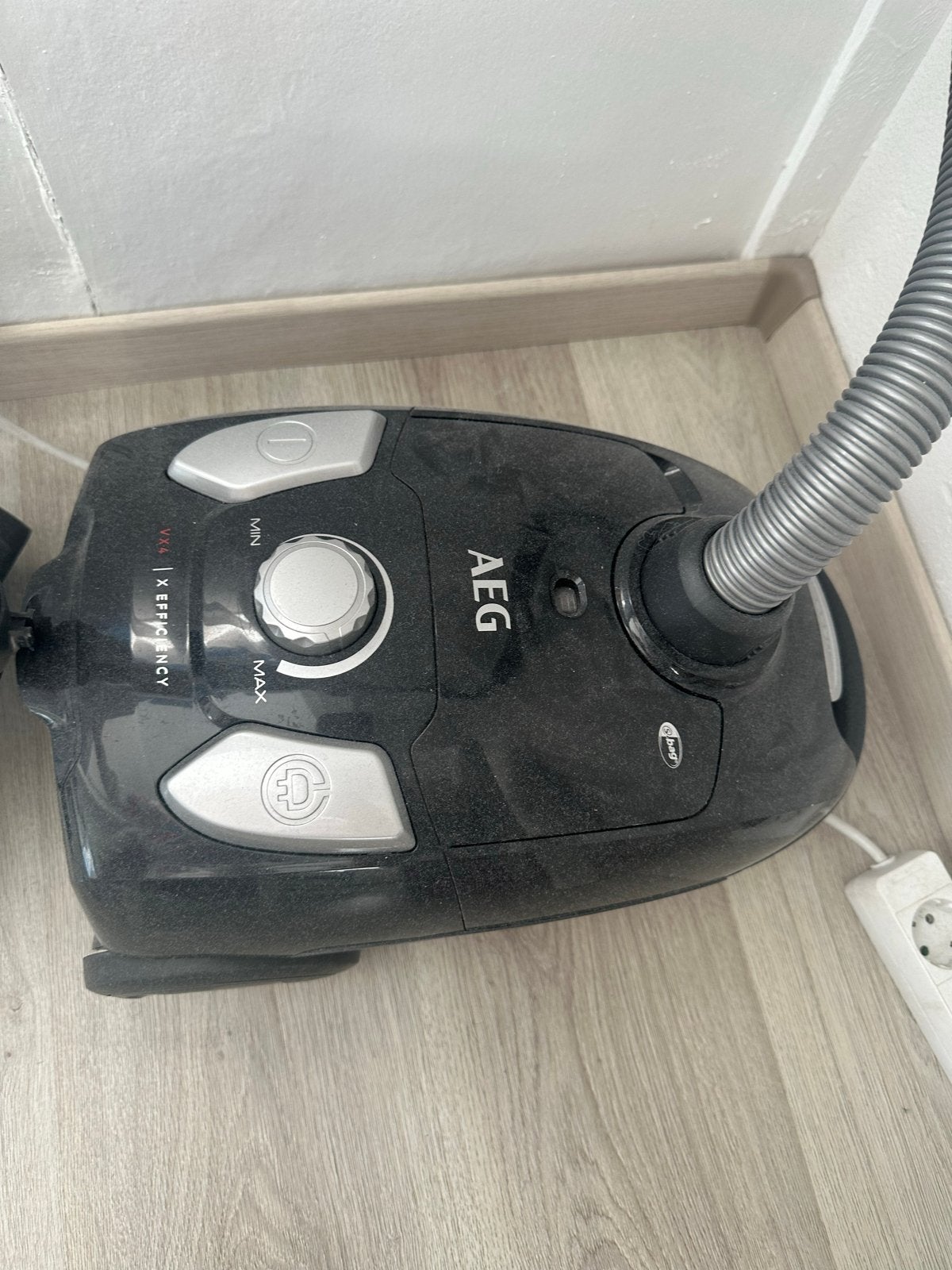 AEG VX4 X Efficiency stofzuiger - Werkt goed, Ophalen, Gebruikt, Sledestofzuiger, AEG