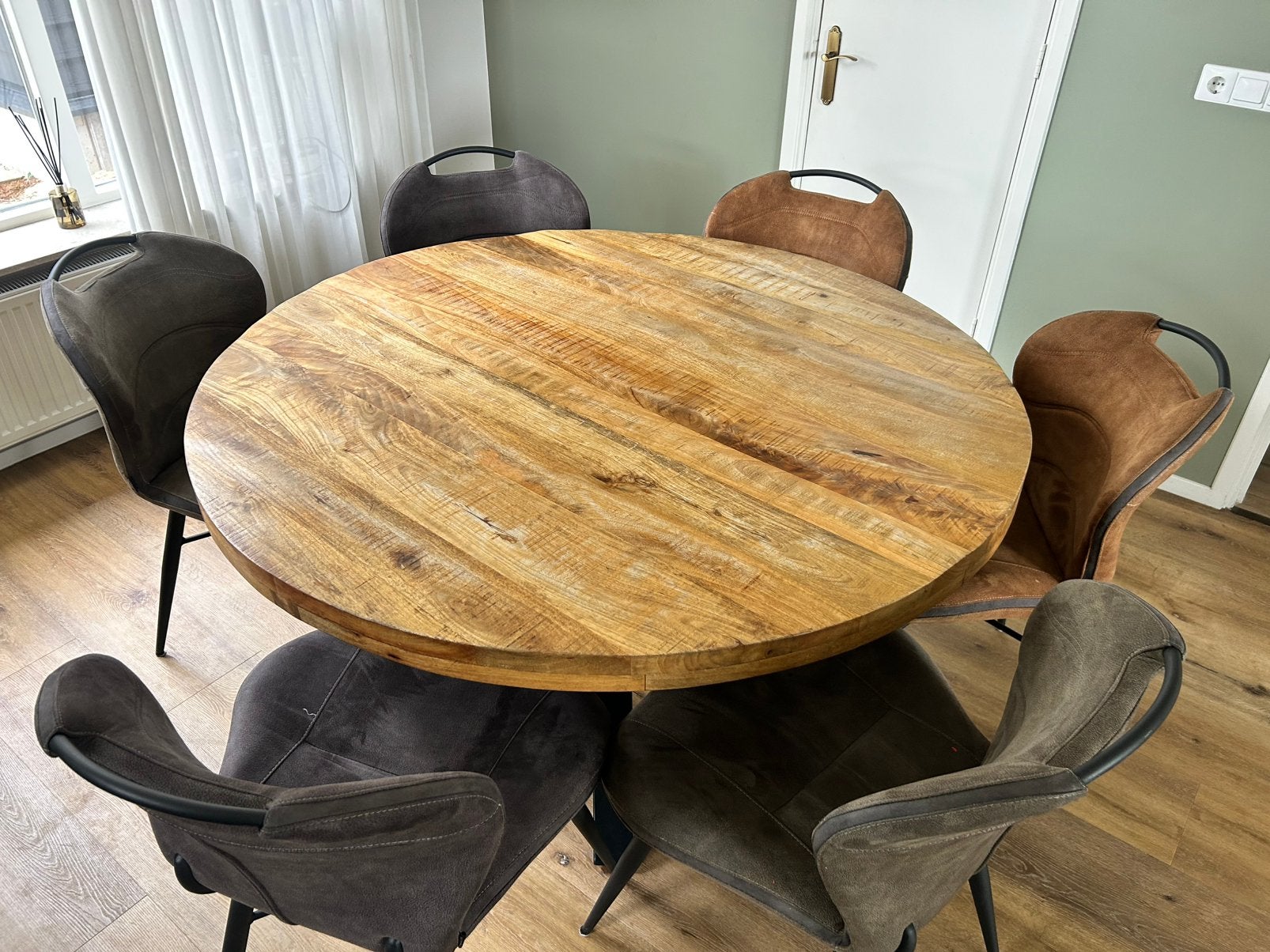 Mango eettafel met 6 stoelen, Ophalen, Zo goed als nieuw, Rond, 100 tot 150 cm