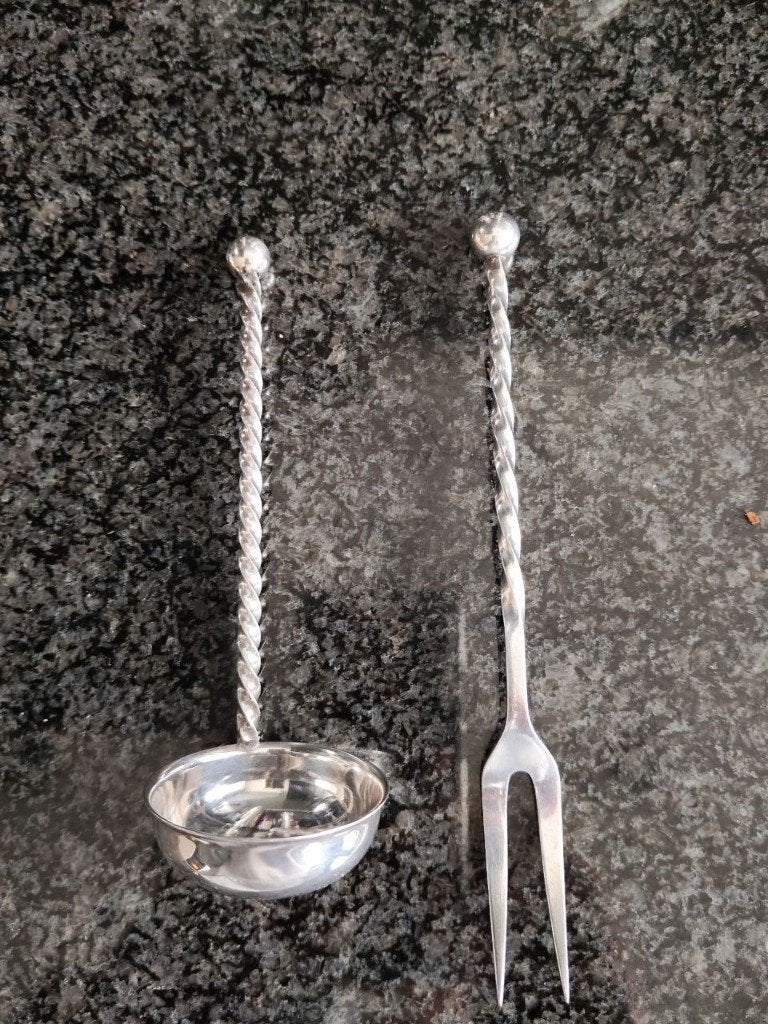 Verzilverde Vleesvork en Sauslepel/ Getorste Steel en Knop, Ophalen of Verzenden, Zilver