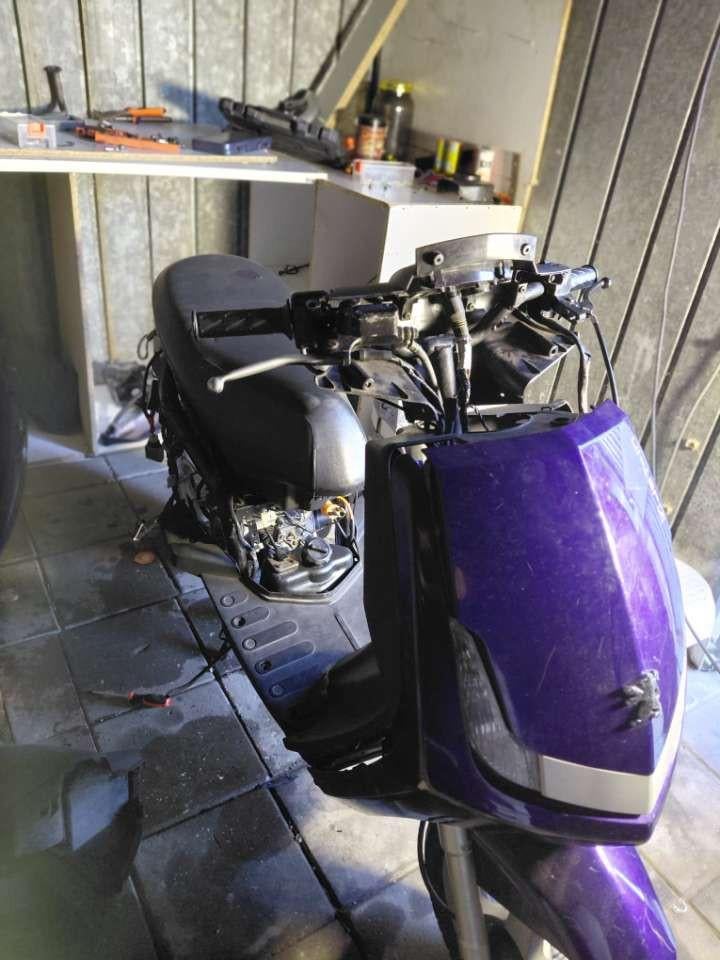 Peugeot Vivacity 2-takt - Defect, start niet, Fietsen en Brommers, Scooters | Peugeot, Ophalen of Verzenden, Gebruikt, Tweetakt