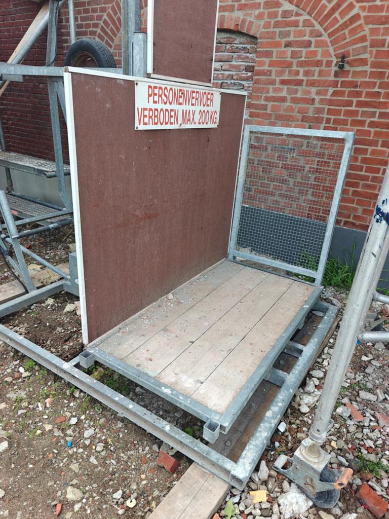 Poly-lift Bouwlift 7.5m hefhoogte, 200kg draagvermogen, Ophalen