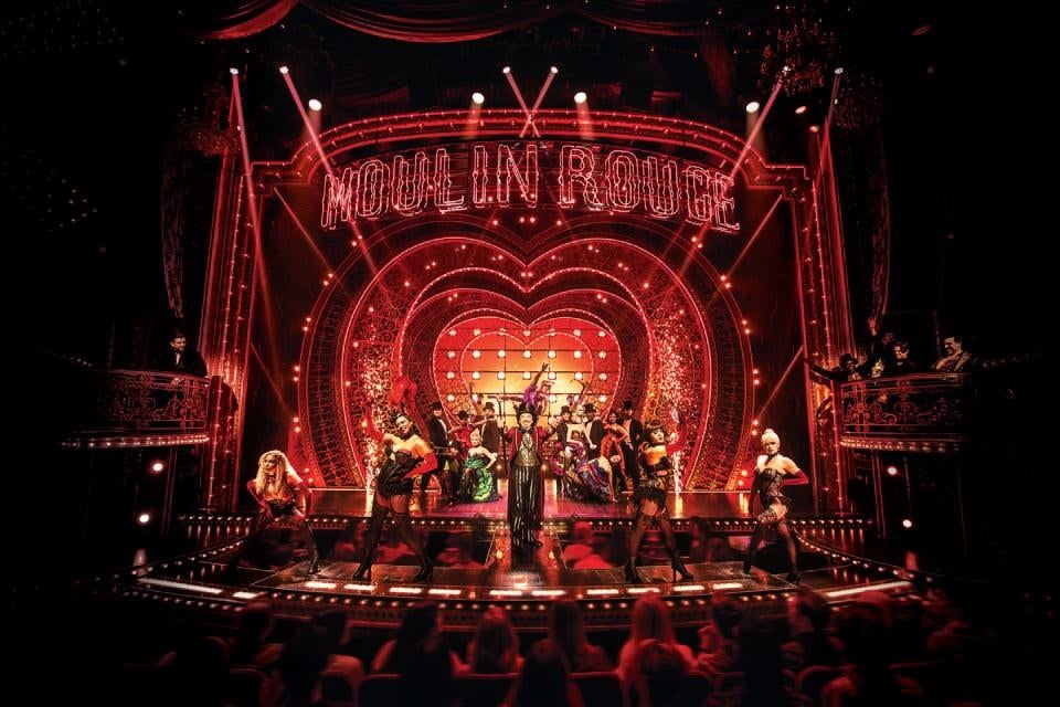 2 tickets Moulin Rouge Musical juli (weekend/middag/avond), Drie personen of meer
