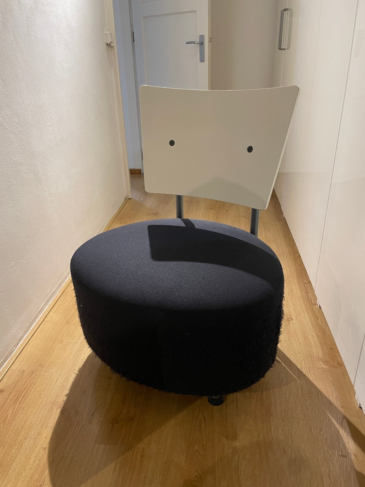 Gratis: Design bankje en stoel van ISKU (beschadigd), Ophalen, Gebruikt, Zwart, Eén