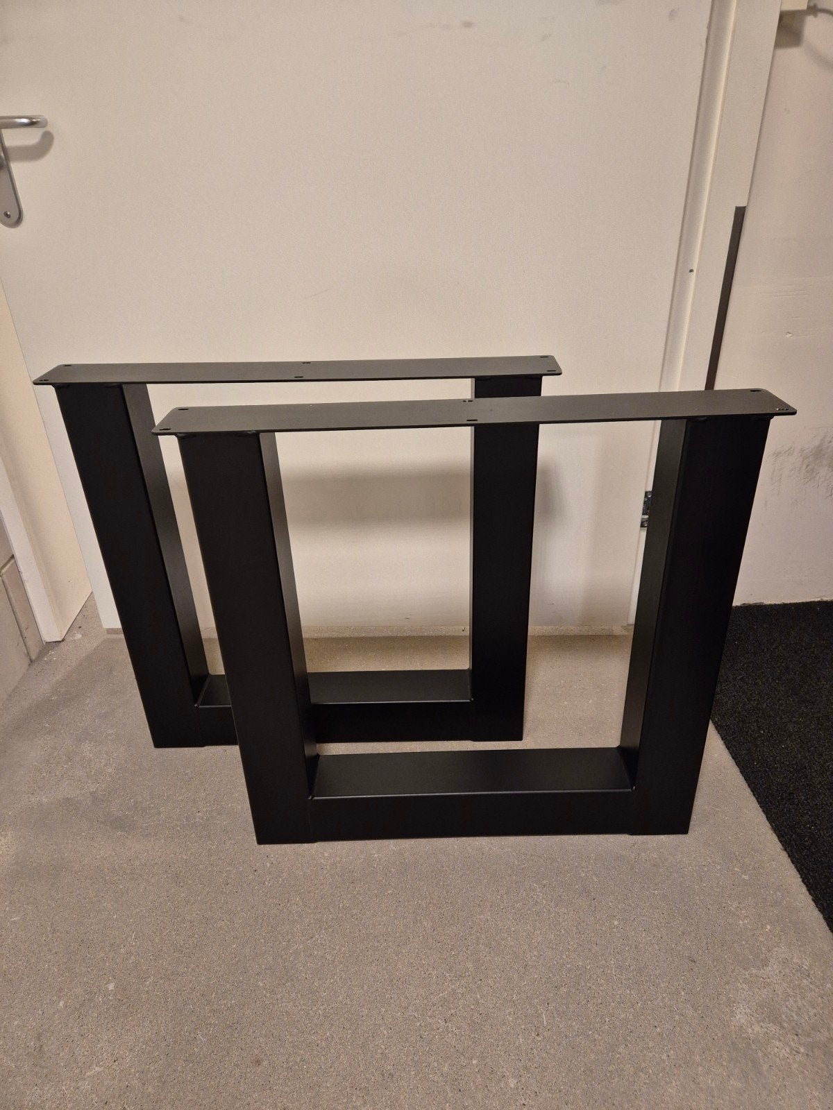 2 zwart gepoedercoate tafelpoten U vorm, Huis en Inrichting, Tafelonderdelen, Ophalen, Tafelpoot, 50 tot 100 cm, 50 tot 100 cm