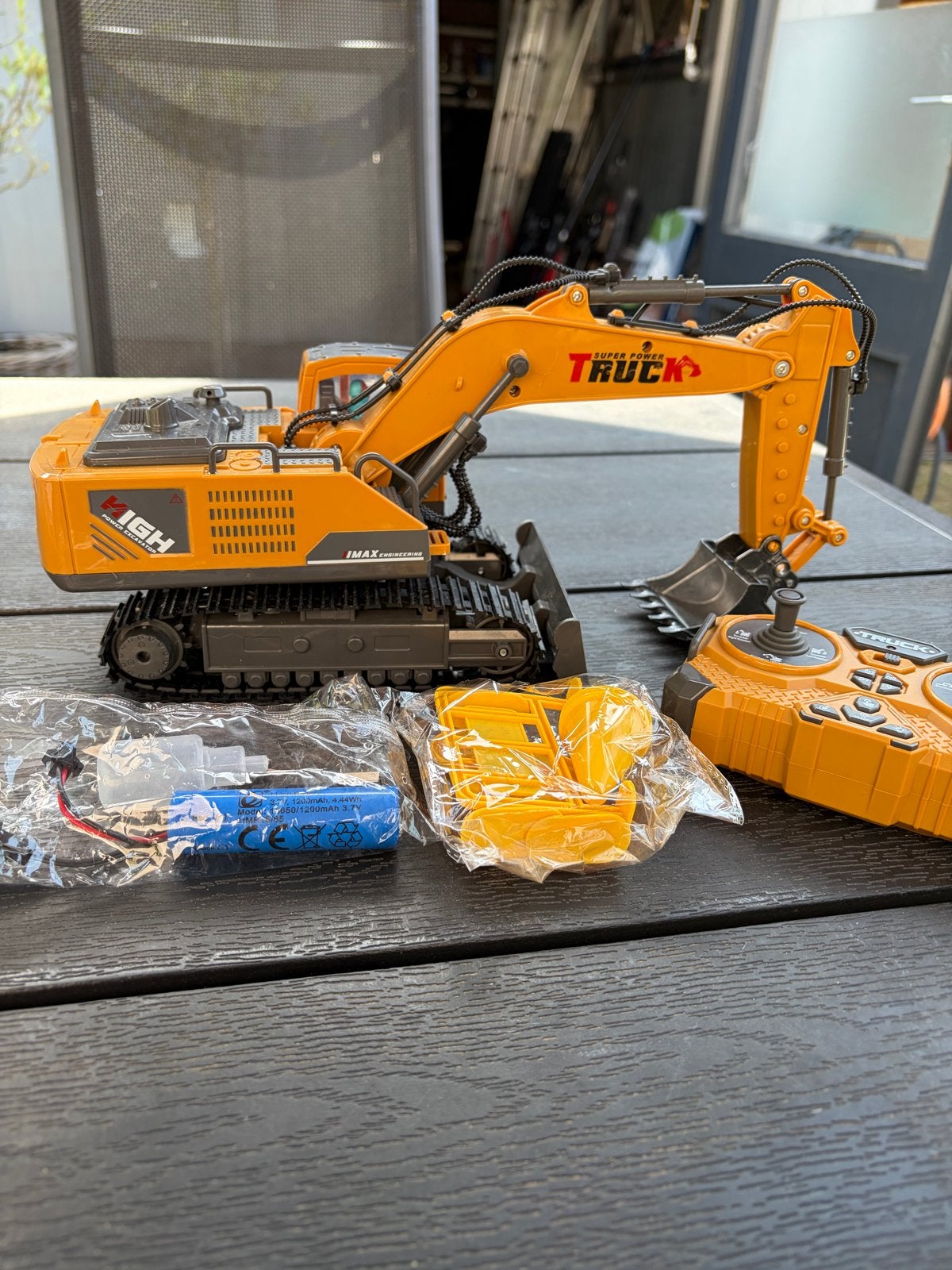 RC Graafmachine met 2 accu's en afstandsbediening, Overige merken, Ophalen of Verzenden, Zo goed als nieuw, Groter dan 1:32