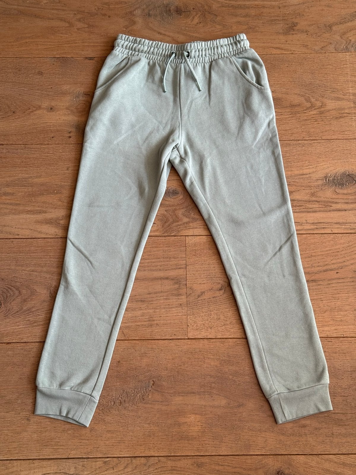 Hema Joggingbroek Maat 134/140 - Zo goed als nieuw, Kinderen en Baby's, Kinderkleding | Maat 134, Broek, Jongen of Meisje, Ophalen of Verzenden