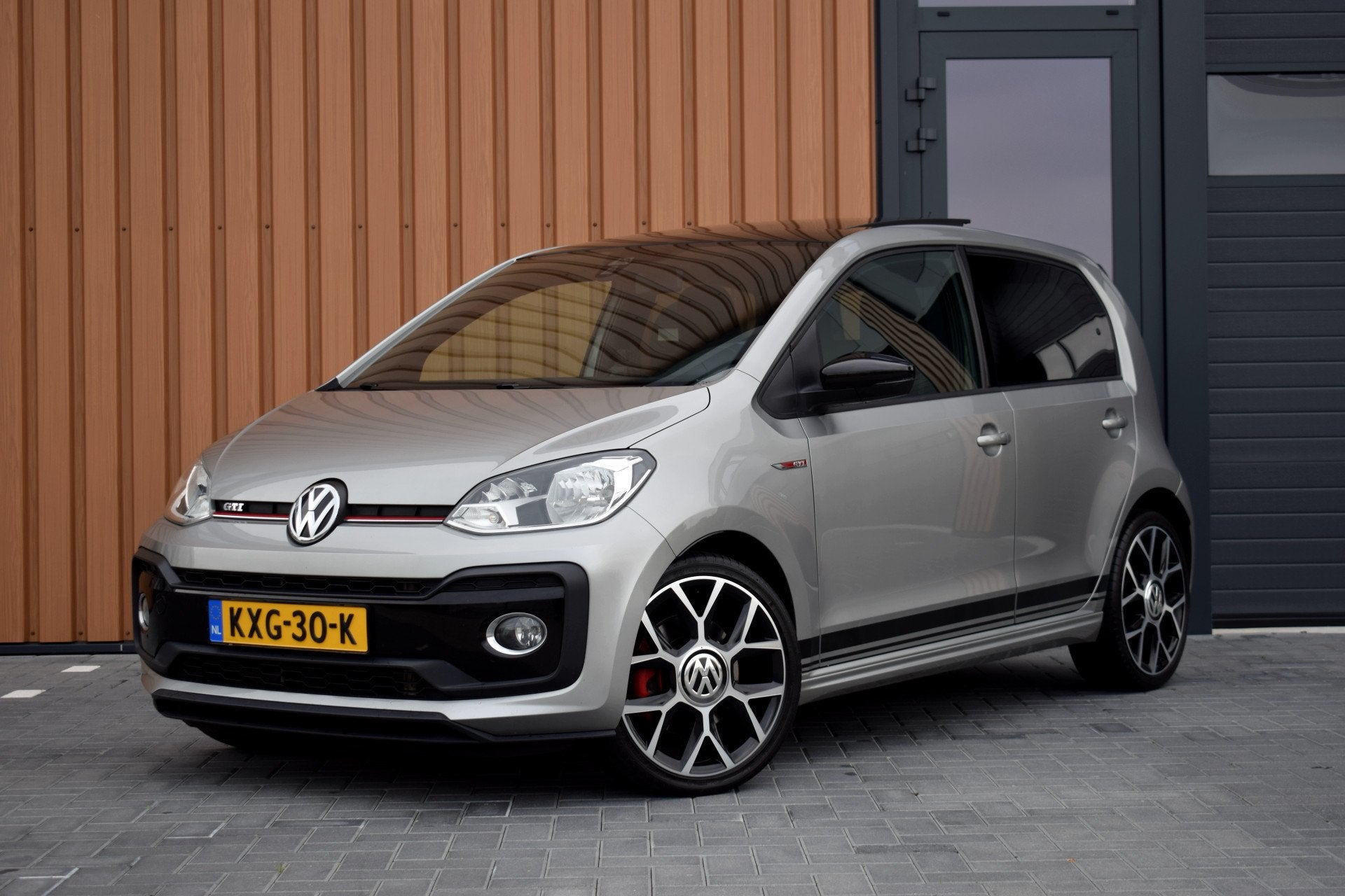 Volkswagen up! GTI 1.0 TSI 116pk | Pano | Beats | Camera |, Auto's, 970 kg, Stof, Gebruikt, 4 stoelen