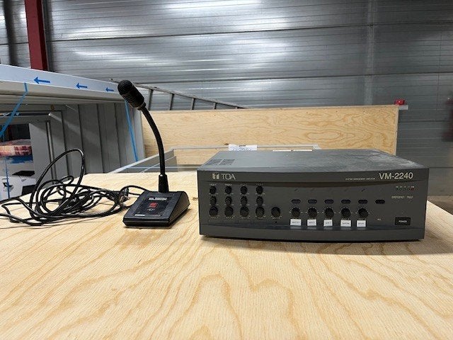 TOA VM-2240 System Amplifier + Speaker – Goede staat, Audio, Tv en Foto, 120 watt of meer, Ophalen, Overige merken, Gebruikt