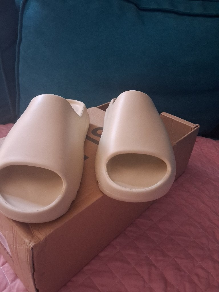 Yeezy slide slipper gebroken wit, Kleding | Heren, Schoenen, Slippers, Overige kleuren, Nieuw, Ophalen of Verzenden