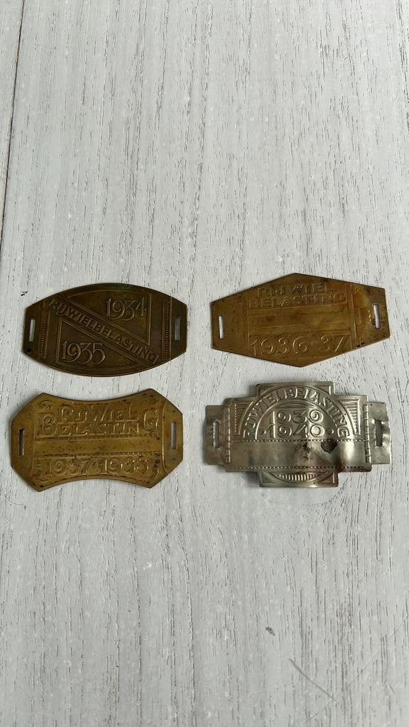 Rijwielbelasting plaatjes 4 verschillende, Ophalen of Verzenden, Gebruikt