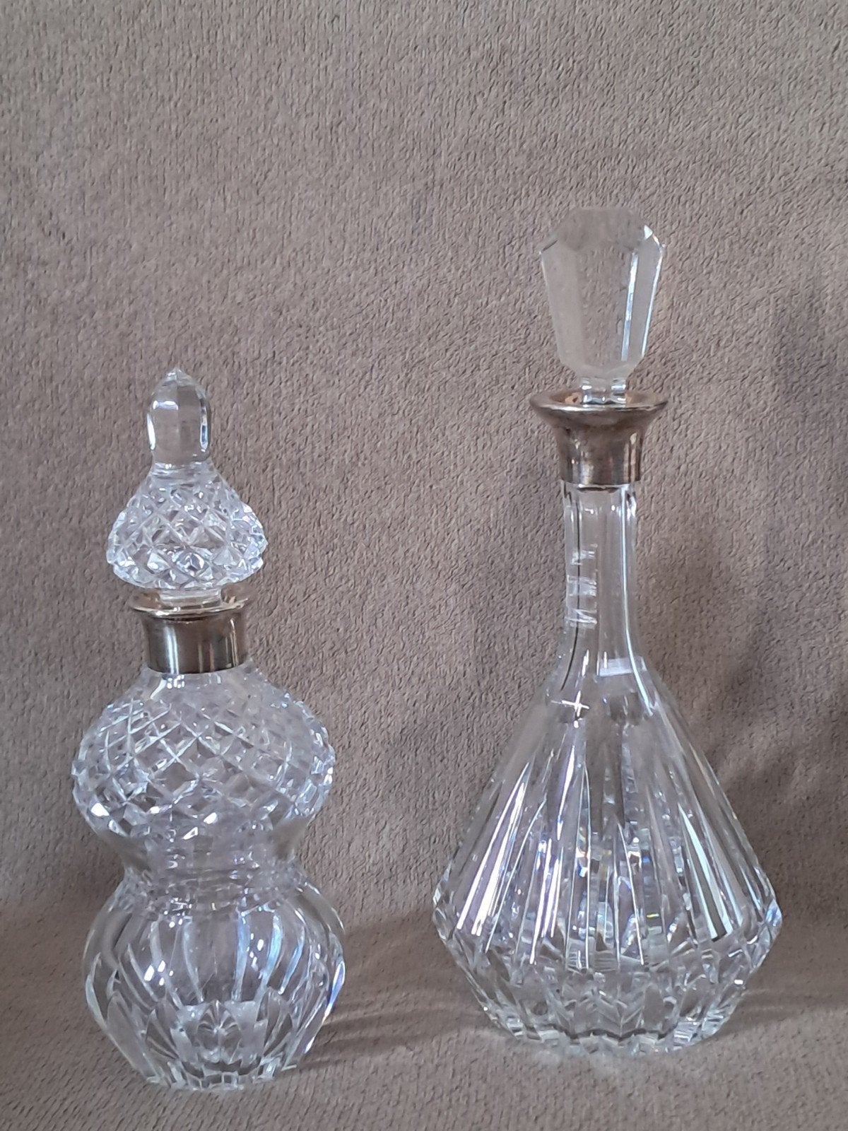 Twee antieke amandel en ruitgeslepen kristallen karaffen, Antiek en Kunst, Antiek | Glas en Kristal, Ophalen of Verzenden