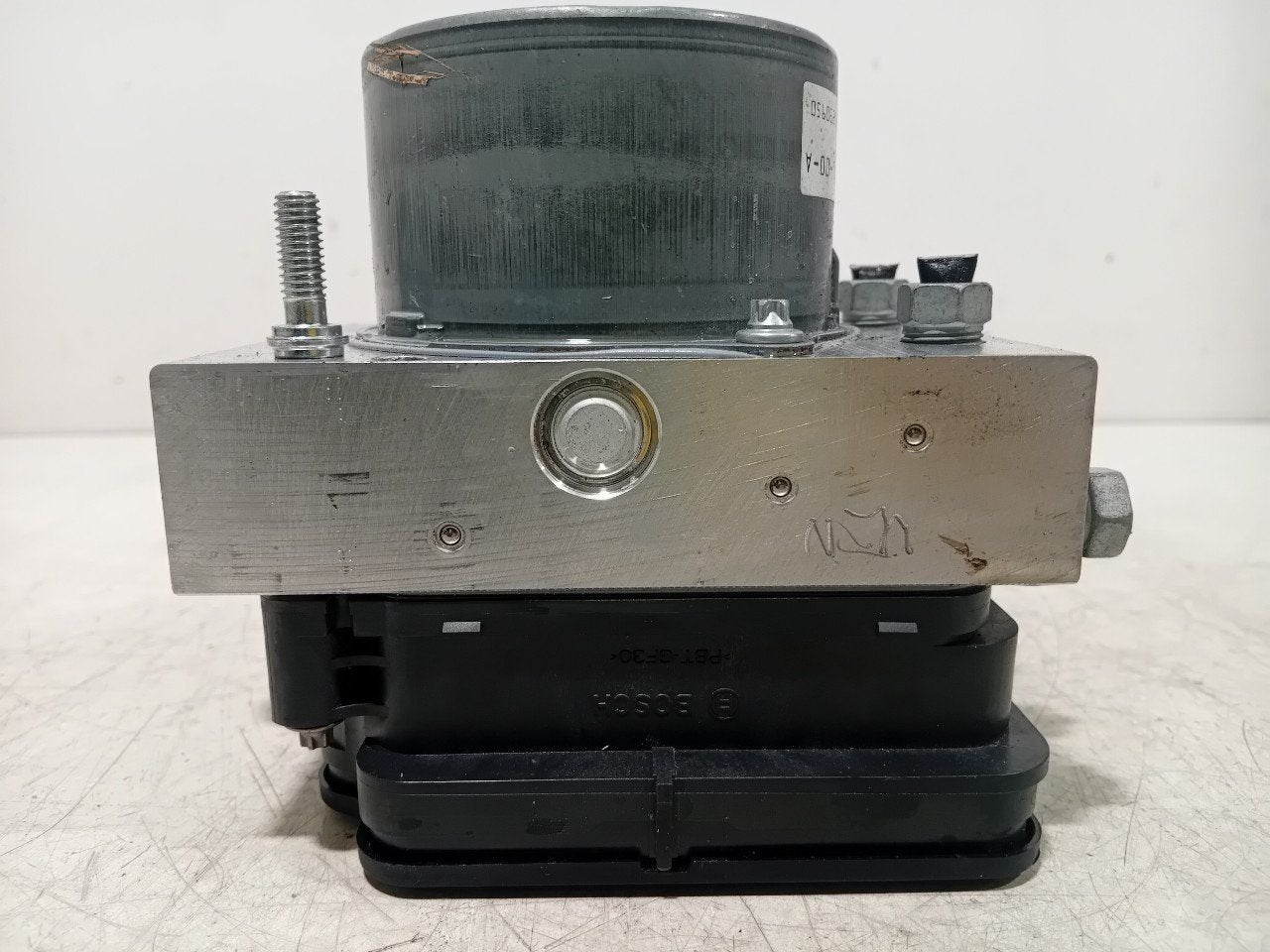 Abs pomp Tesla Model Y, Onderdelen@venauto.nl, Van der Ven Autorecycling B.V., Gebruikt, Ettenseweg 76, 4706 PB Roosendaal, The Netherlands