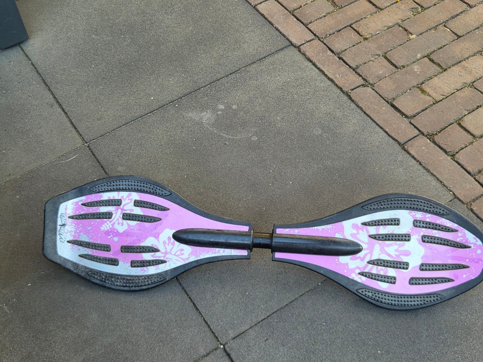 Waveboard roze met rode wielen - Zo goed als nieuw, Ophalen, Zo goed als nieuw, Waveboard