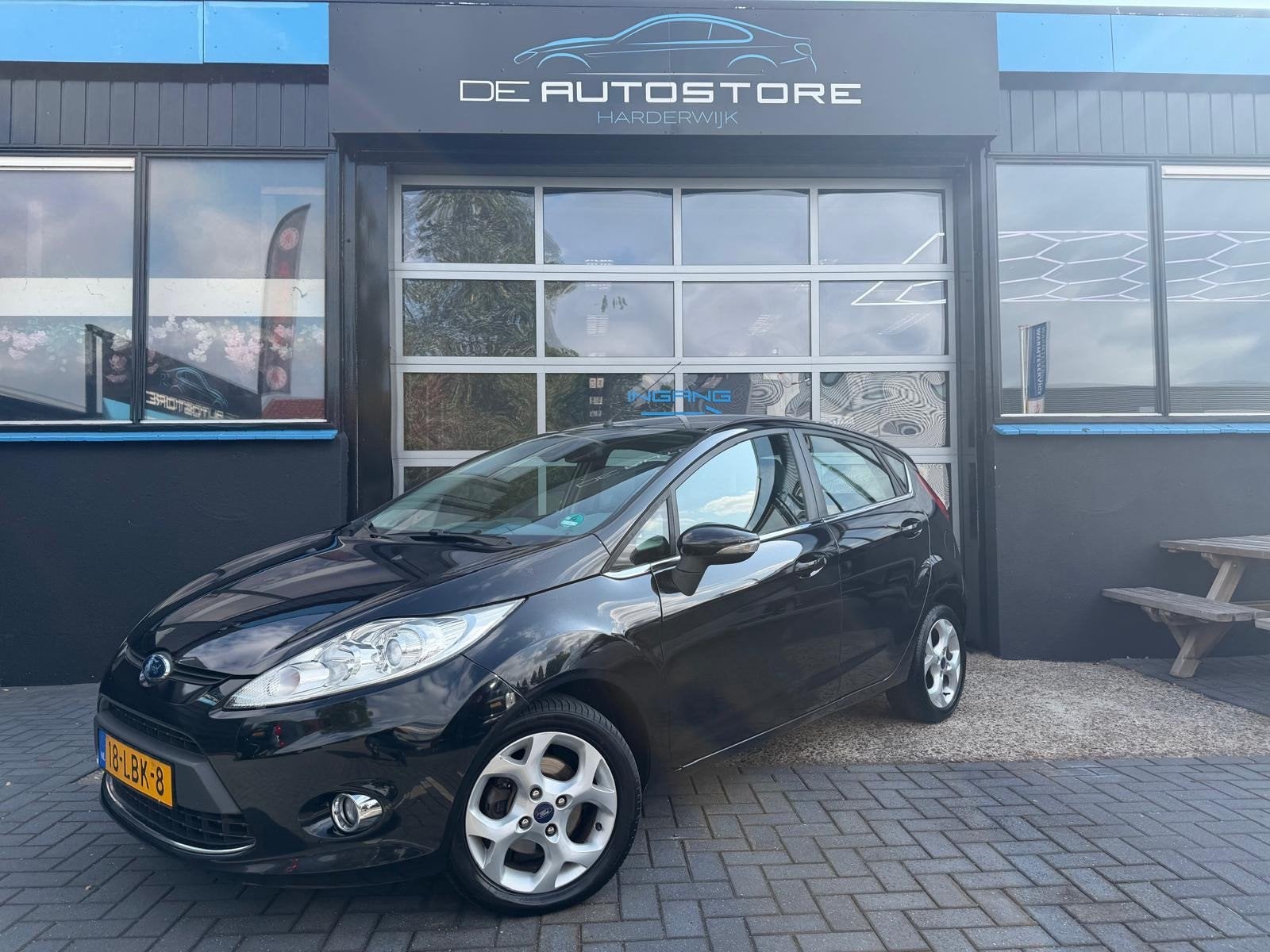 Ford Fiesta 1.6 Titanium Airco PDC Trekhaak Cruise Dealerond, Auto's, Voorwielaandrijving, Stof, Zwart, Origineel Nederlands