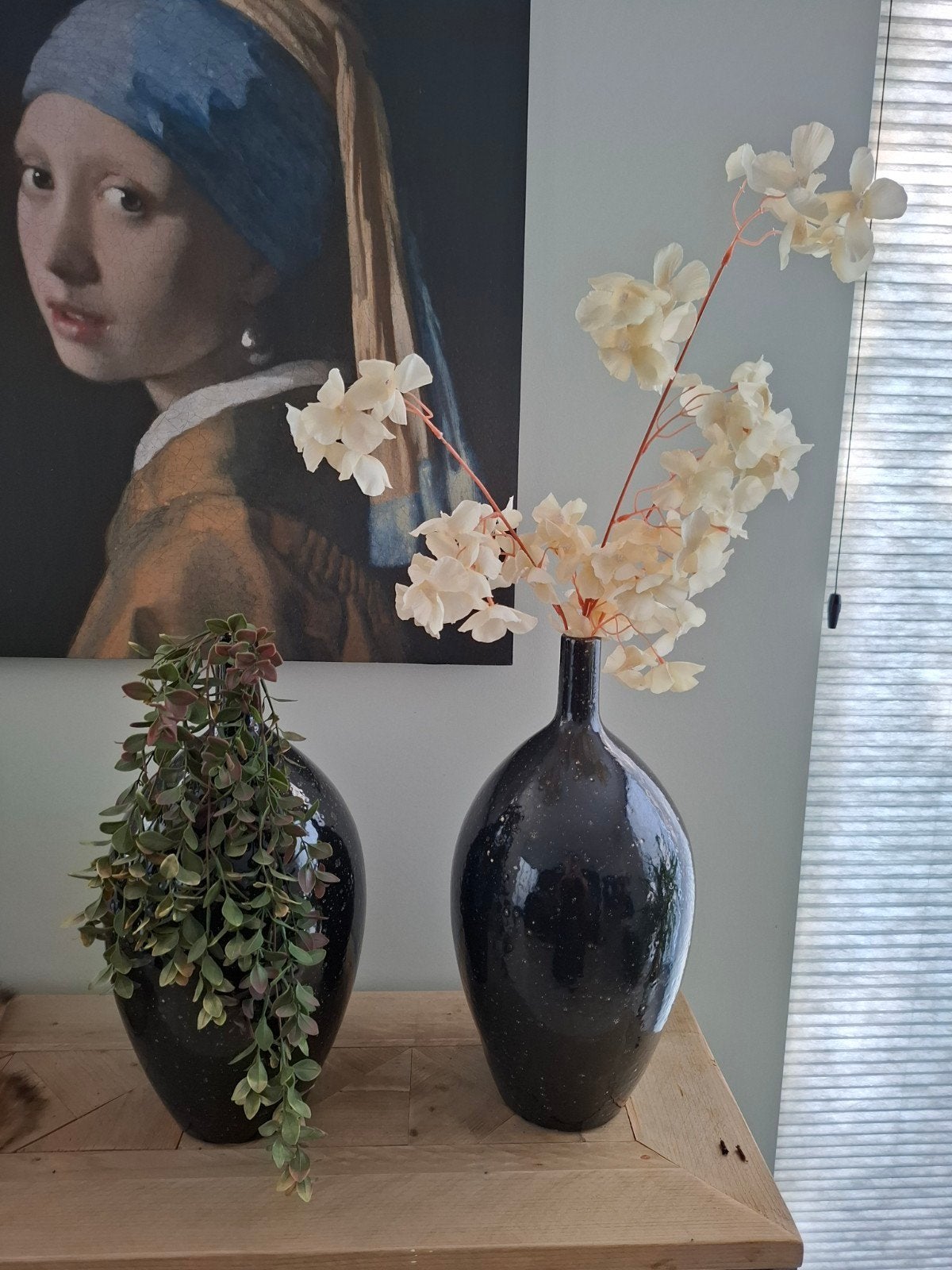 2 grote vazen €12,50, Ophalen, Zwart, Steen/keramiek, 54 cm