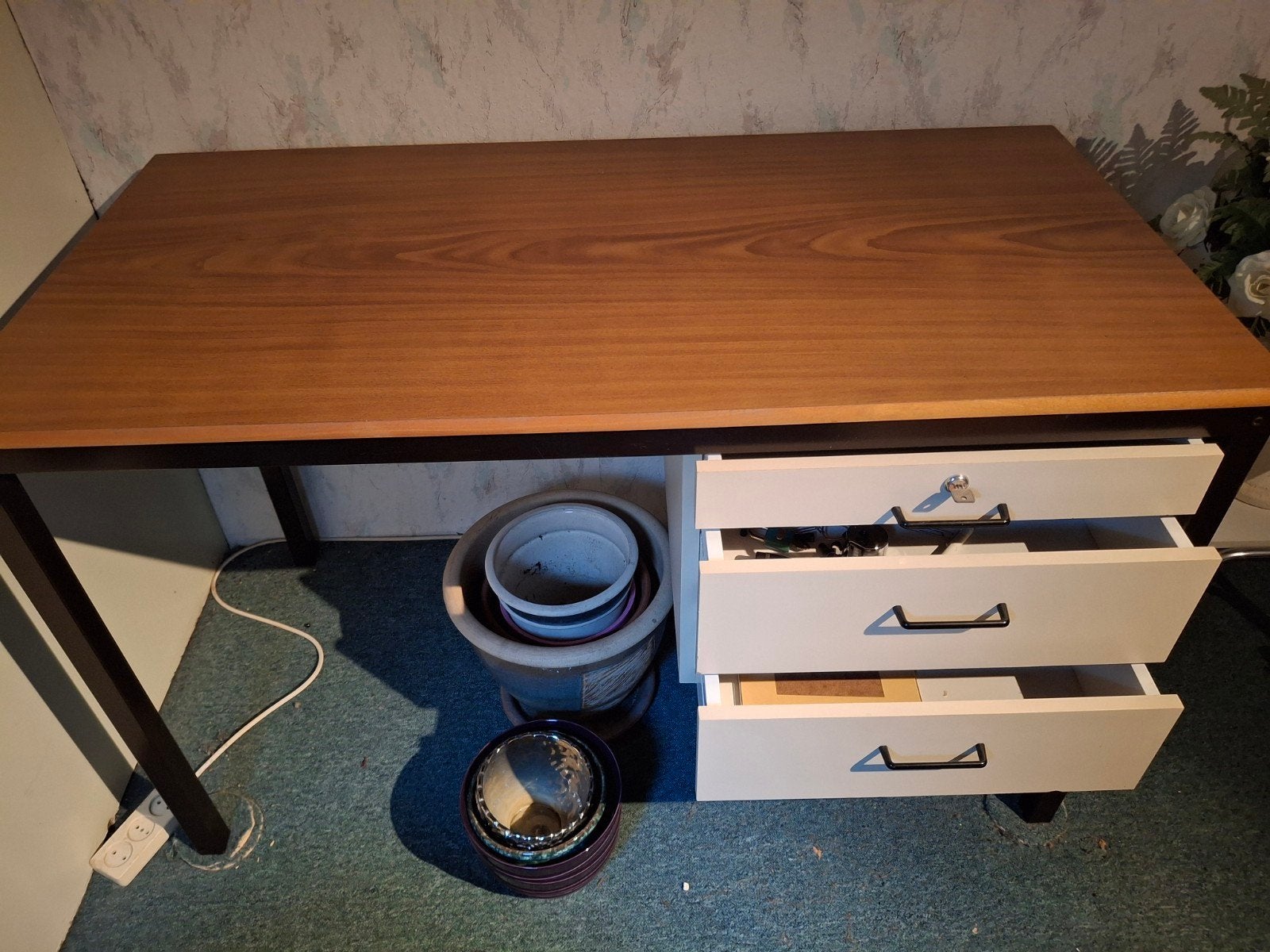 Praktisch bureau met lades, Huis en Inrichting, Ophalen, Met lades, Gebruikt, Hout