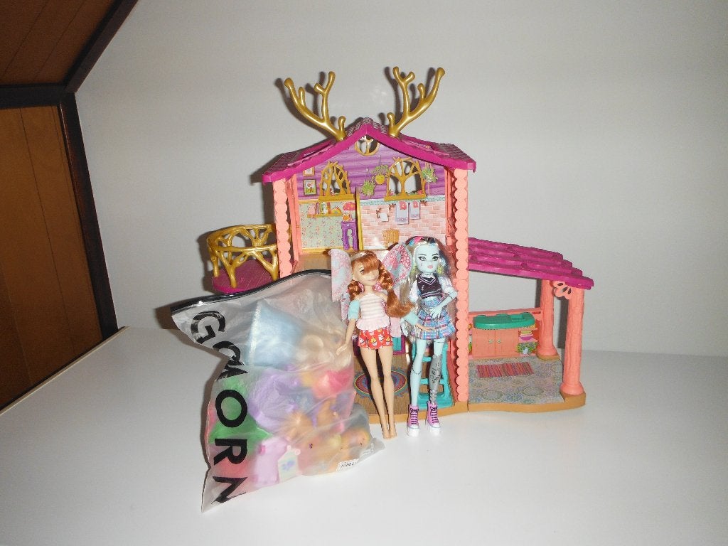 poppenhuis met barbie poppen en acc, Ophalen, Gebruikt, Overige typen