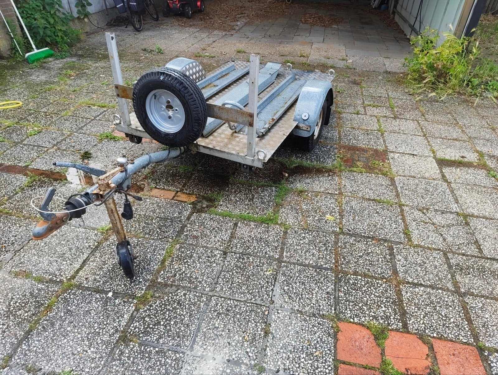 Geremde motor/scooter aanhanger met oprijplaat, Ophalen