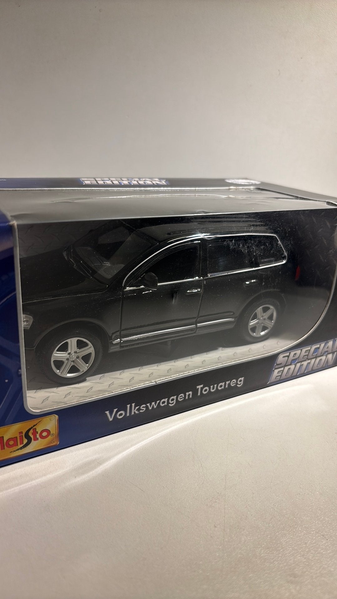 Volkswagen touareg black maisto 1.24, Maisto, Ophalen of Verzenden, A, A