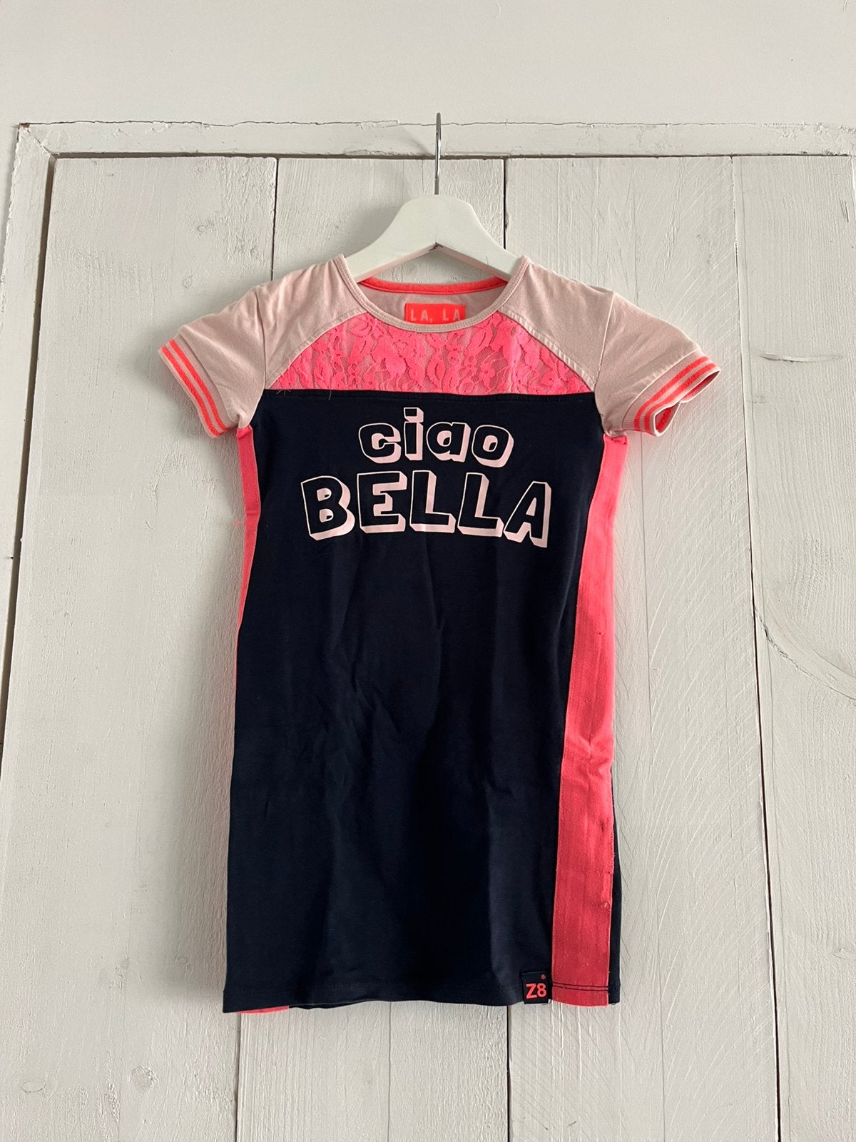 Jurkje van Z8 met de opdruk „Ciao bella“, maat 116/ 122, Kinderen en Baby's, Ophalen of Verzenden, Zo goed als nieuw, Meisje, Jurk of Rok